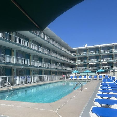 Royal Canadian Motel Wildwood Exterior foto