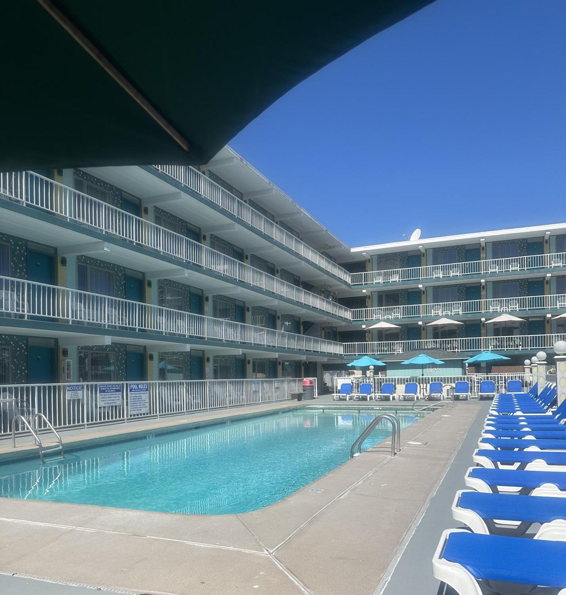 Royal Canadian Motel Wildwood Exterior foto