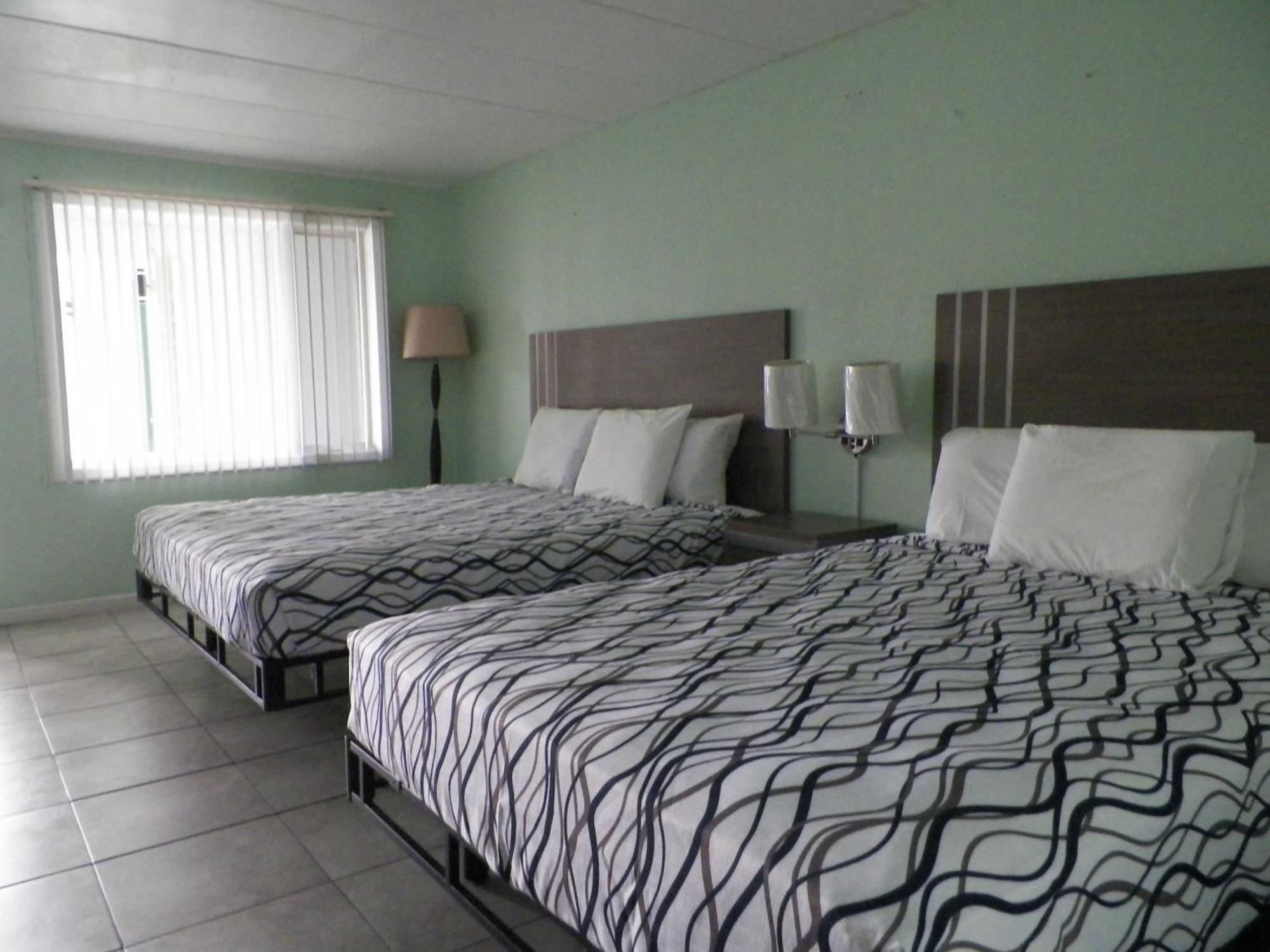 Royal Canadian Motel Wildwood Exterior foto