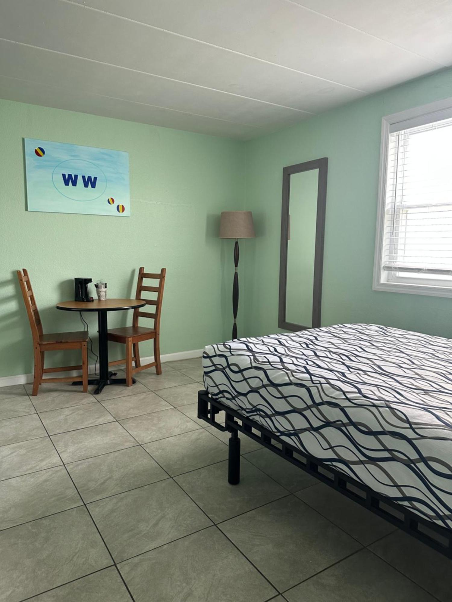Royal Canadian Motel Wildwood Exterior foto